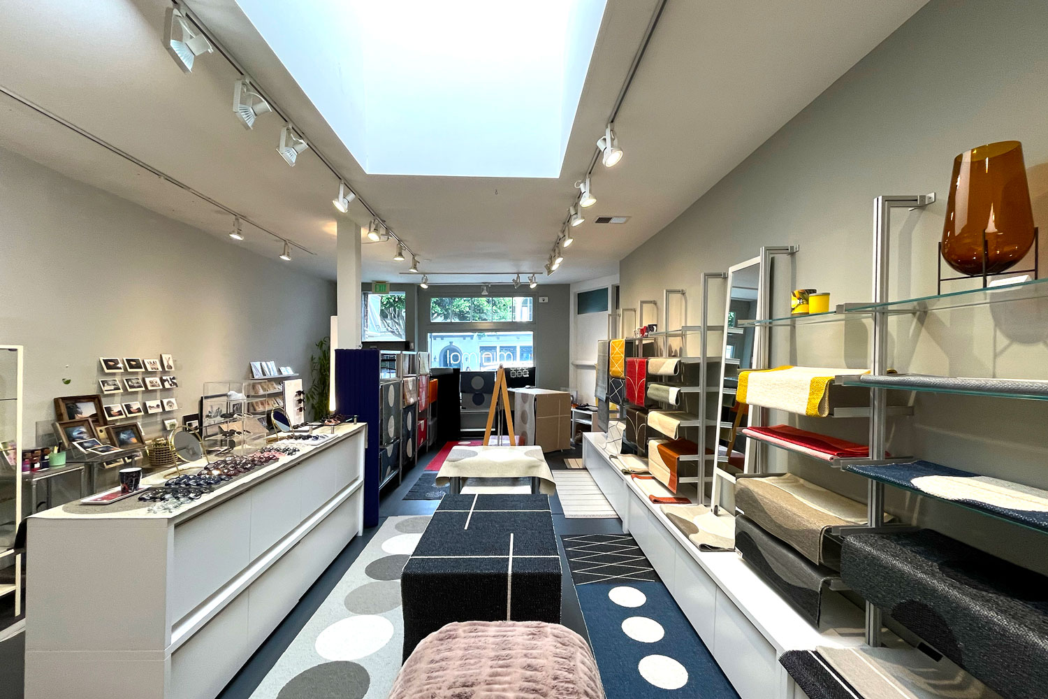 Retail space interior view 3