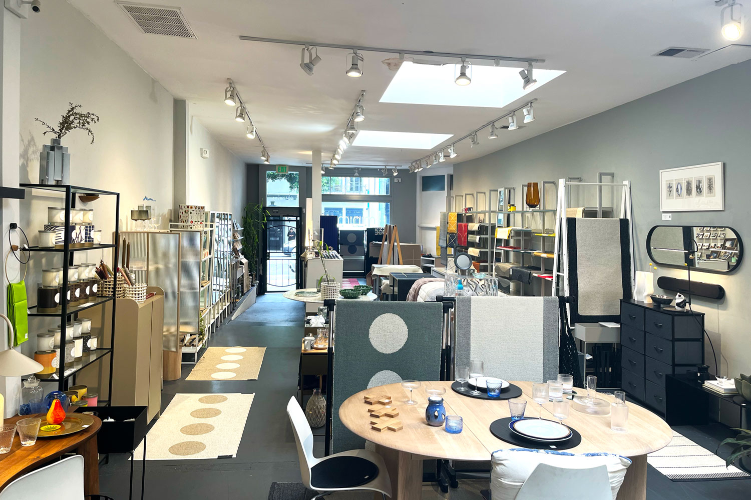 Retail space interior view 4